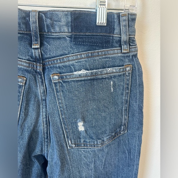 Abercrombie and Fitch The Mom High Rise Distressed Denim Jeans Size 26 2 Raw Hem - Picture 5 of 6